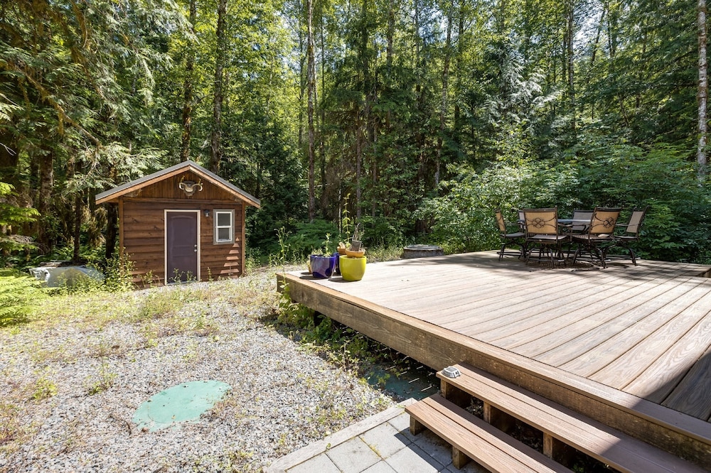 22MBR - Hot Tub - Wi-Fi - BBQ - Pets OK - Sleeps 8 view 3