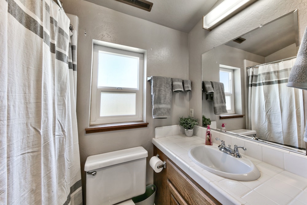 853p Lakeside Beach 4 Bedroom Home