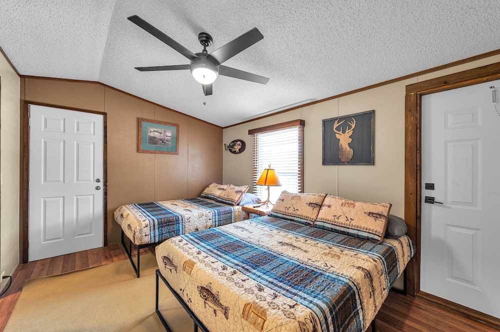 Waterfront Lodge - 4 Bedroom Lodge by The Lodges at Fossil Creek