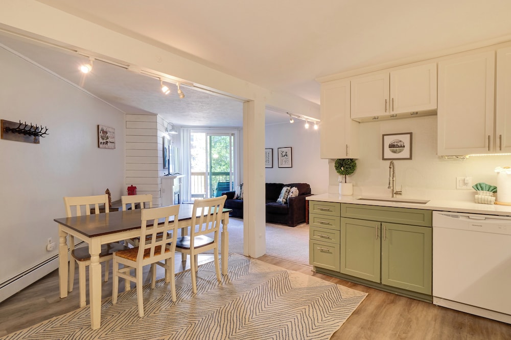 Close to Rocky Mtn Slopes! Cozy Silverthorne Condo
