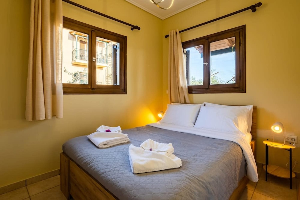 Stoupa Oasis - Spitiko Garden Getaway