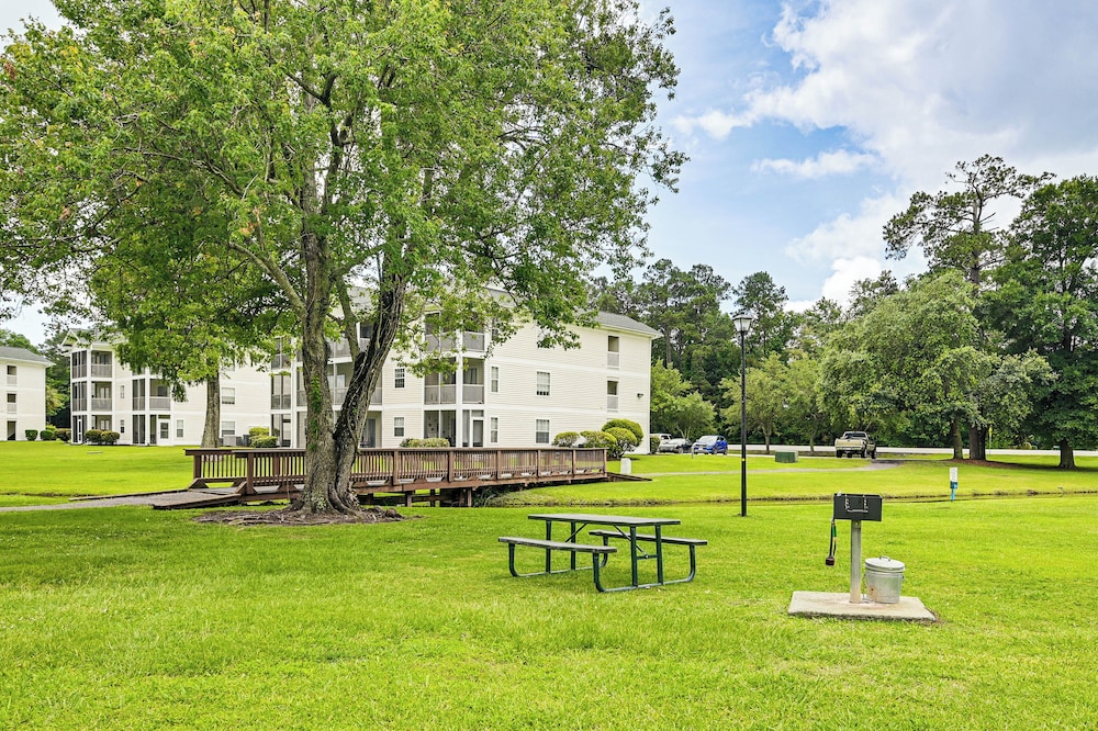Pool Access & Golf View: Myrtle Beach Retreat!