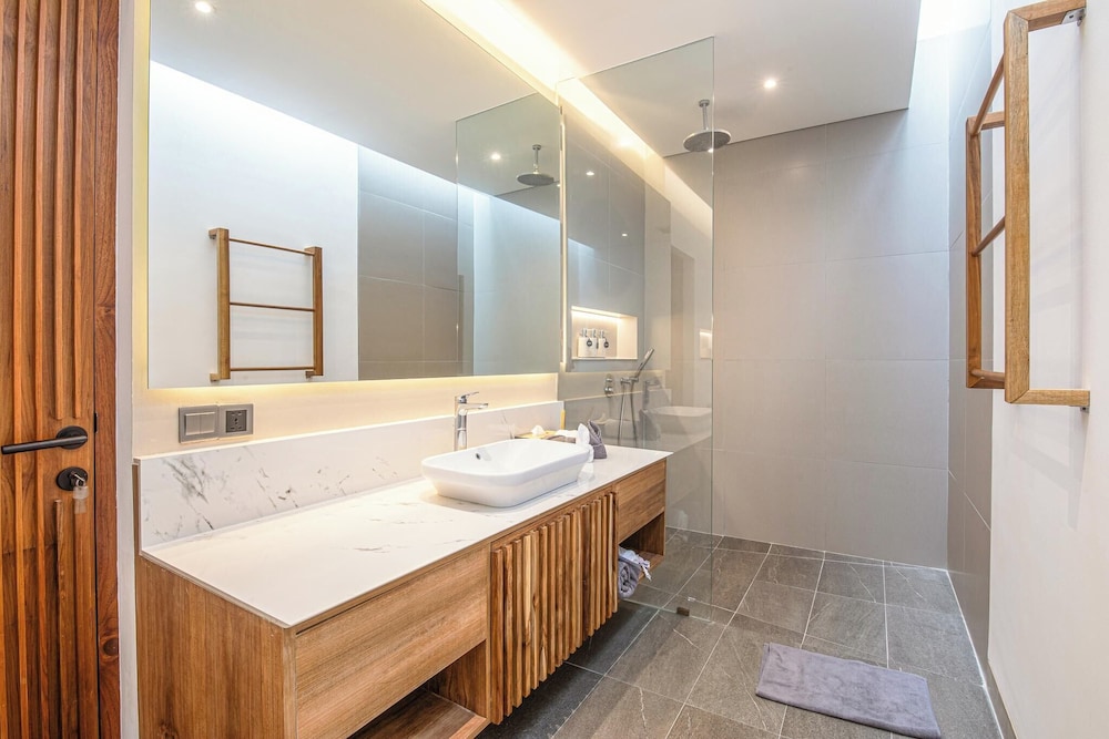 Elegant 6BR Canggu Retreat Just 400m to the Ocean