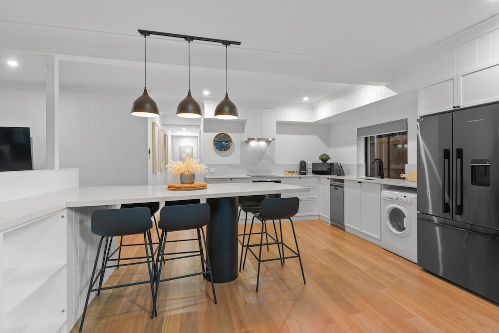 Bright 2-bed New Farm Apartment With Private Patio