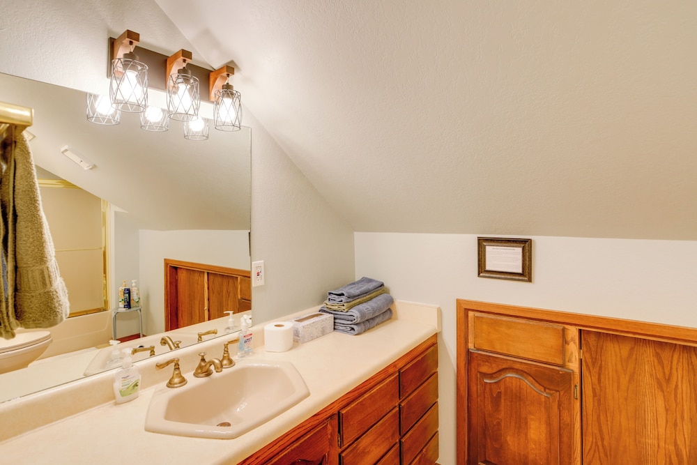 Near Hiking: Mtn-view Getaway in Bayfield!