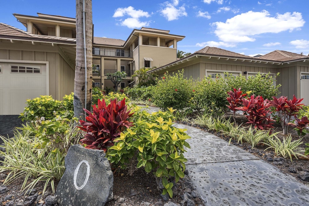 Waikoloa Beach S O2 2 Bedroom Condo by RedAwning