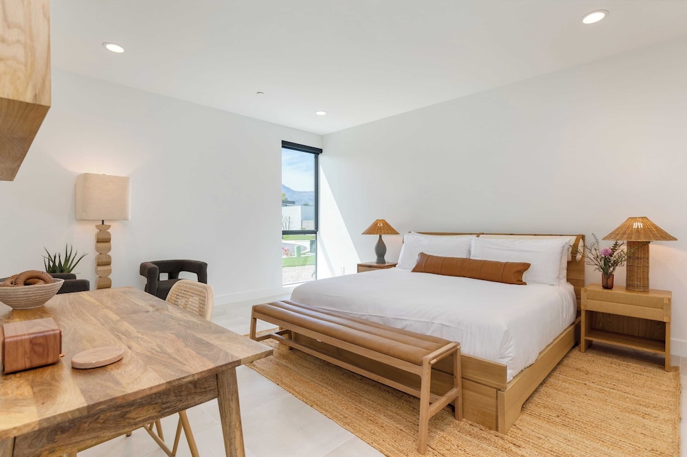 Sleeps 34 2 Villas, Pool, Pickleball + Bocce Polo Villas Elara by Avantstay