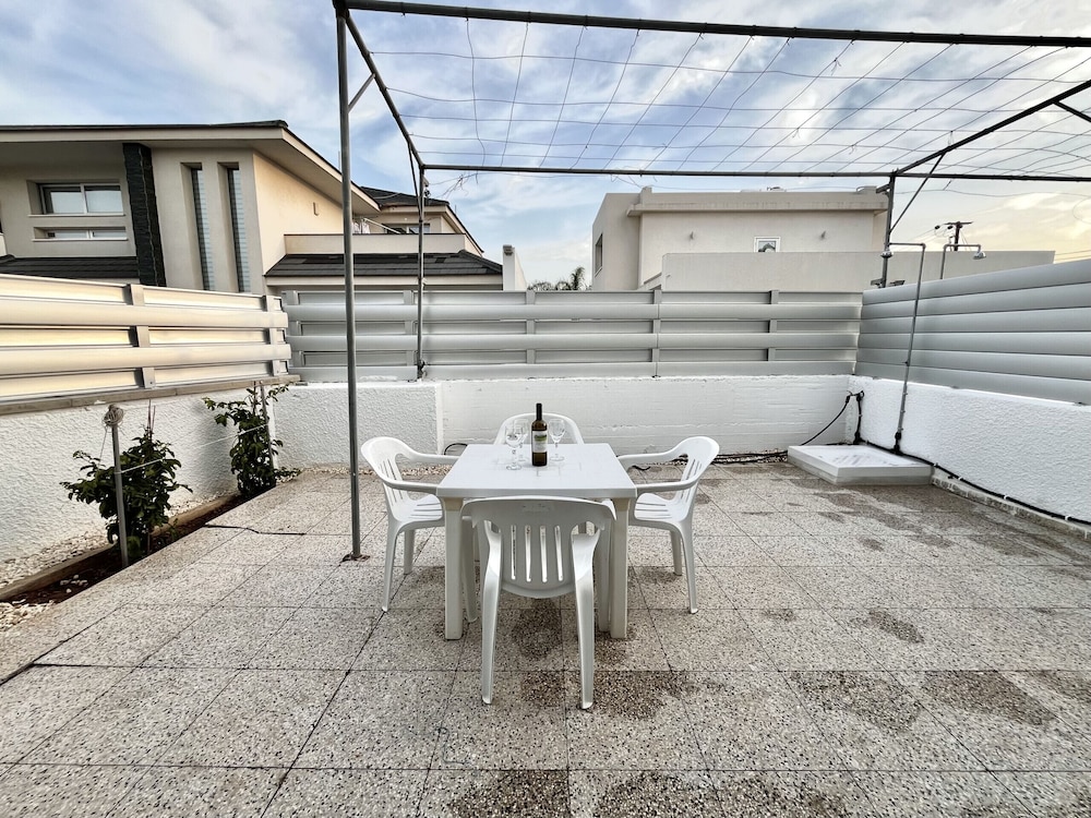 79 AN - Stay Nissi Chrysland Studio 110