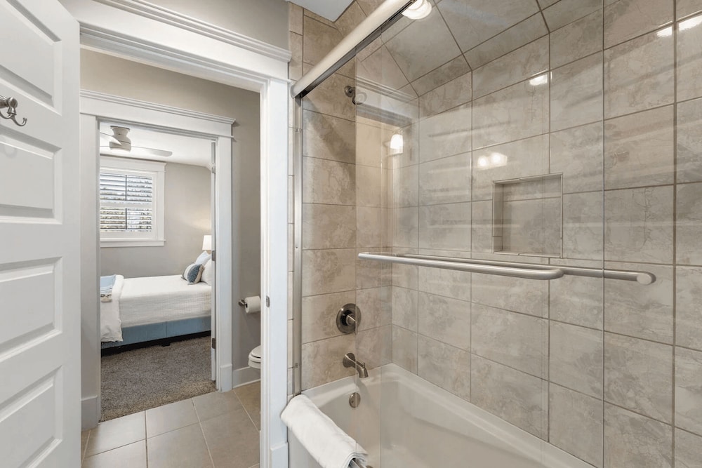 Back to the Beach by Avantstay with Pool Access