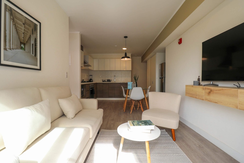 w Exceptional 2BR w Balcony in Barranco