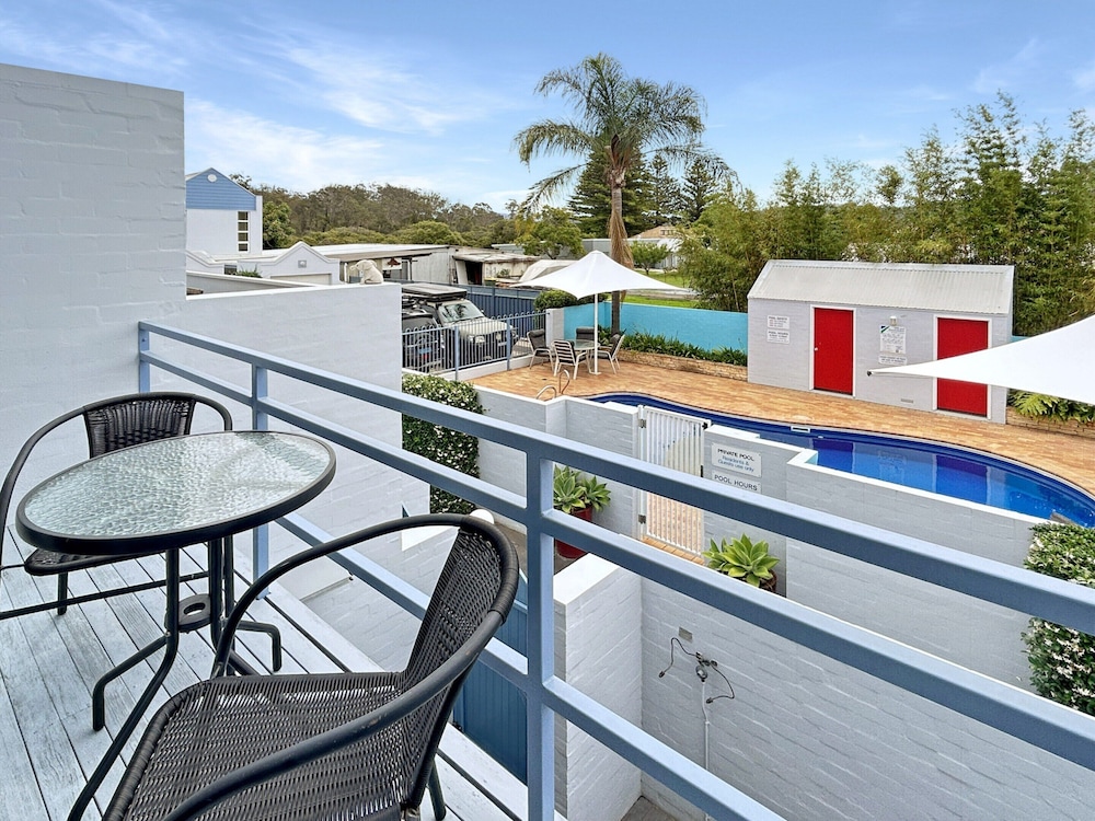3-bed With Alfresco Dining & Pool in Batemans Bay