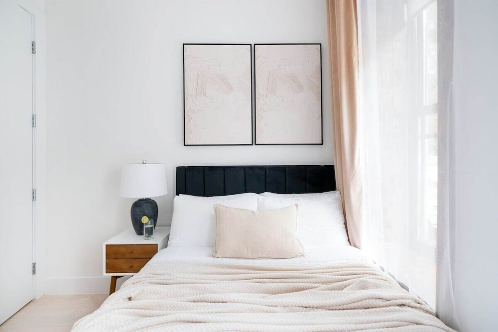 48 Midtown West Apt