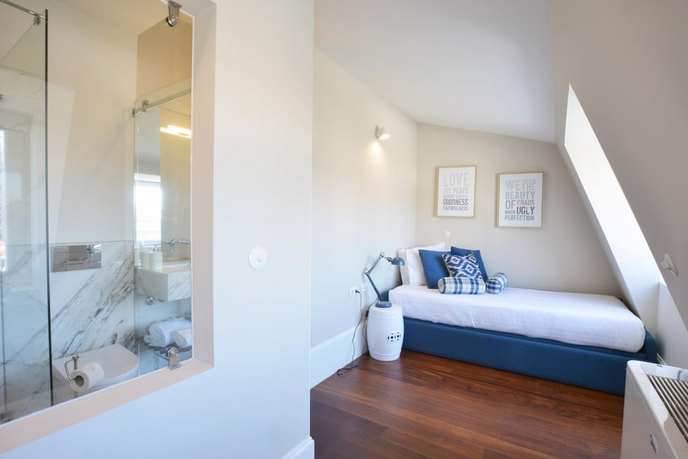 Market 4A in Oporto With 2 Bedrooms and 2 Bathrooms view 2