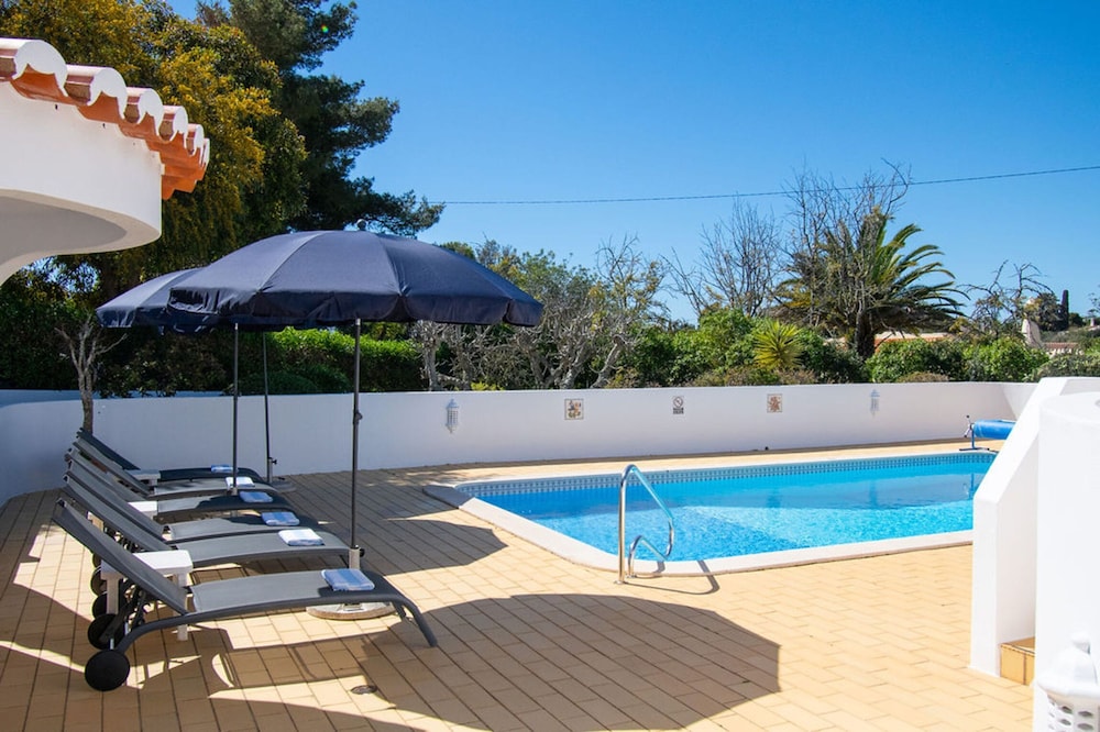 61 vdm Superb Villa on Vale do Milho With Heated