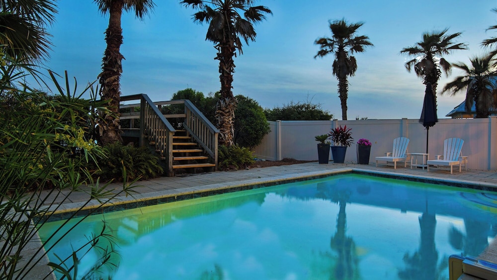 Gulf-front, Private Pool ~ Stunning Gulf Views From All Levels + Beach Setup view 3