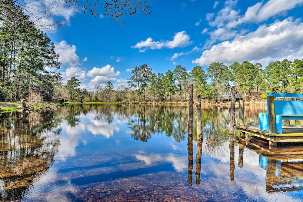 Dock on Lake Siesta: Spacious La Grange Retreat! view 5