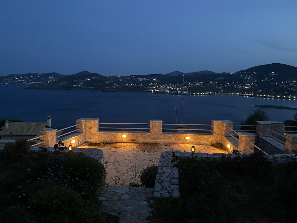 Charming Chateau BY THE SEA photo 4