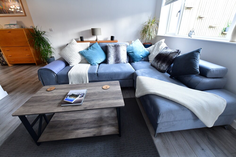 2Bd Garden Home - A Short Walk To Stonehenge