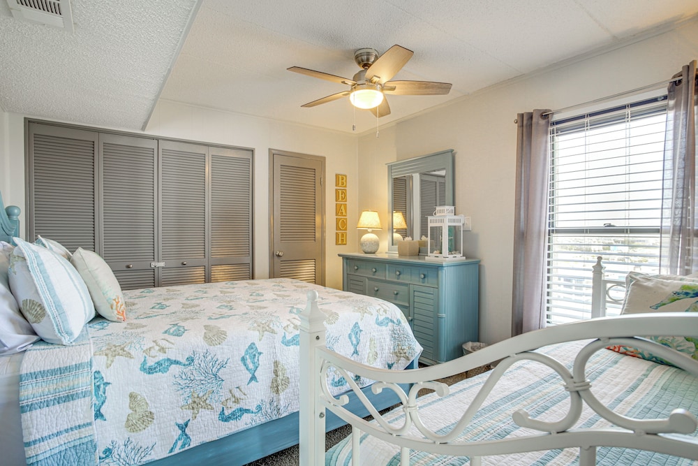 Heated Pool + Views: Beachfront Ocean City Gem