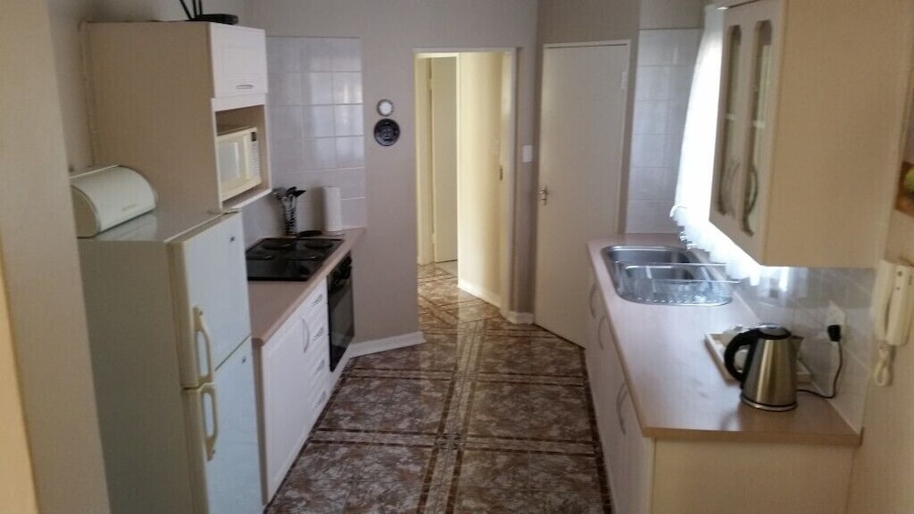 Royal Ridge Guest House and Apartments