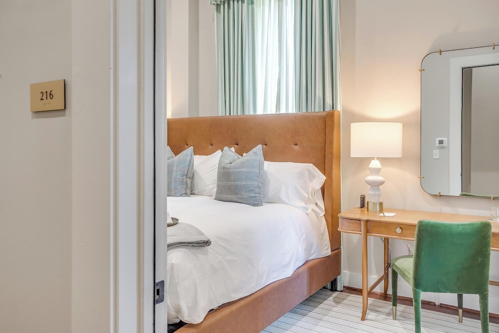 Nutt House Hotel