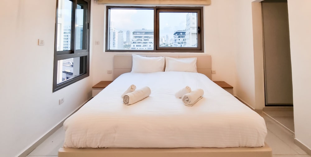 Condo & Pool in New North by FeelHome view 2