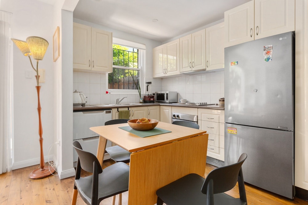 Spacious Stay Near Shops & Cafes in Marrickville