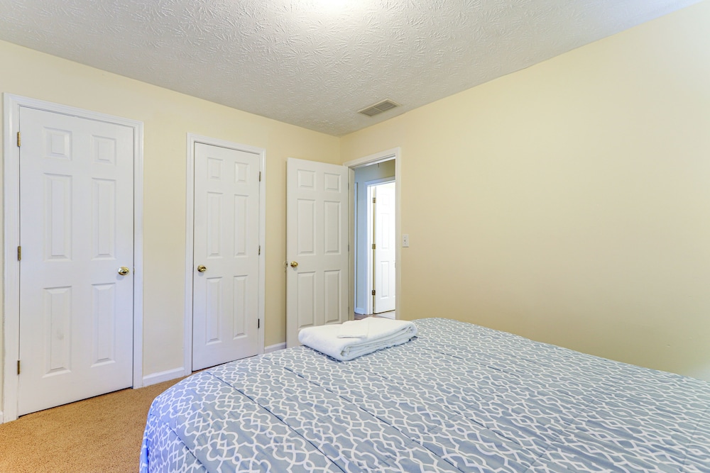 Pet-friendly Home w/ Pool Access in Snellville!
