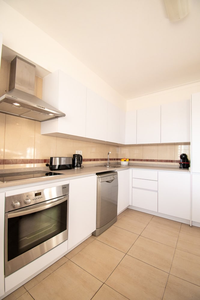 10 Marinha Two Bed Apt At Award Wining Beach
