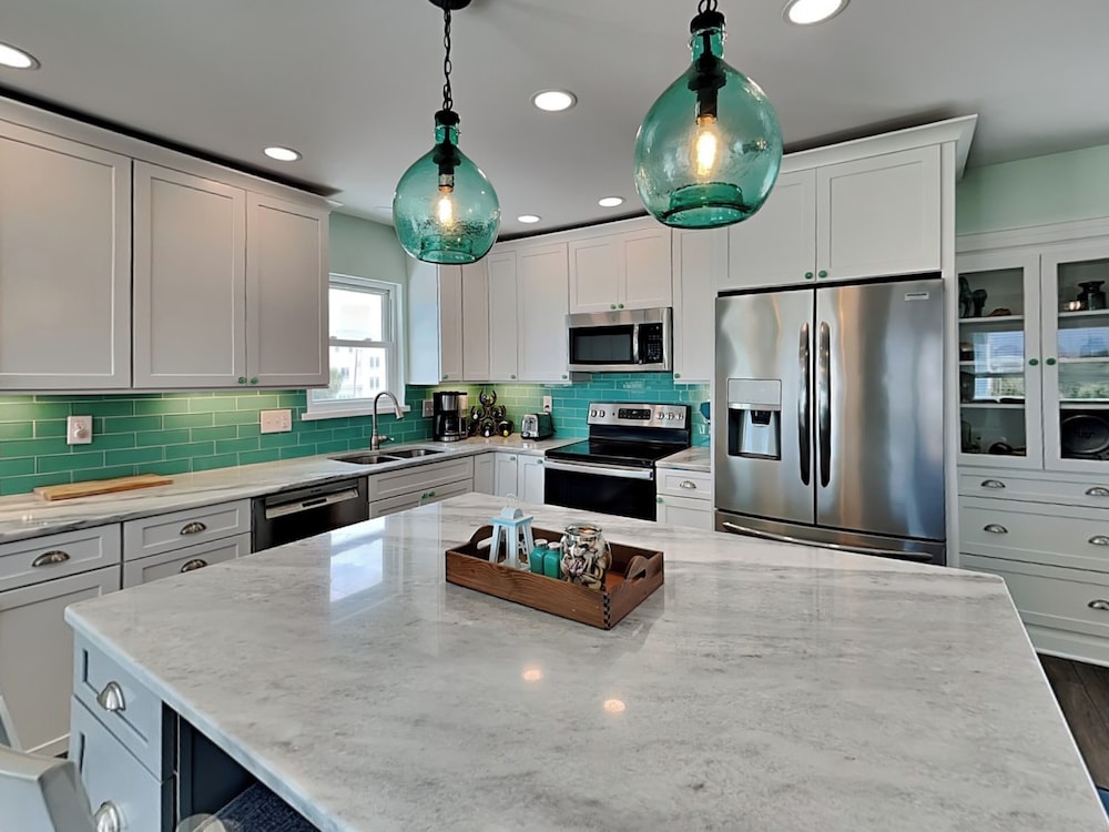 Salty Seahorse by Topsail Realty