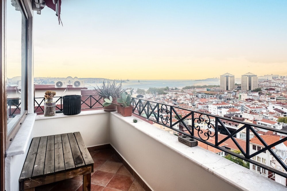 Apartment With Fascinating View in Besiktas