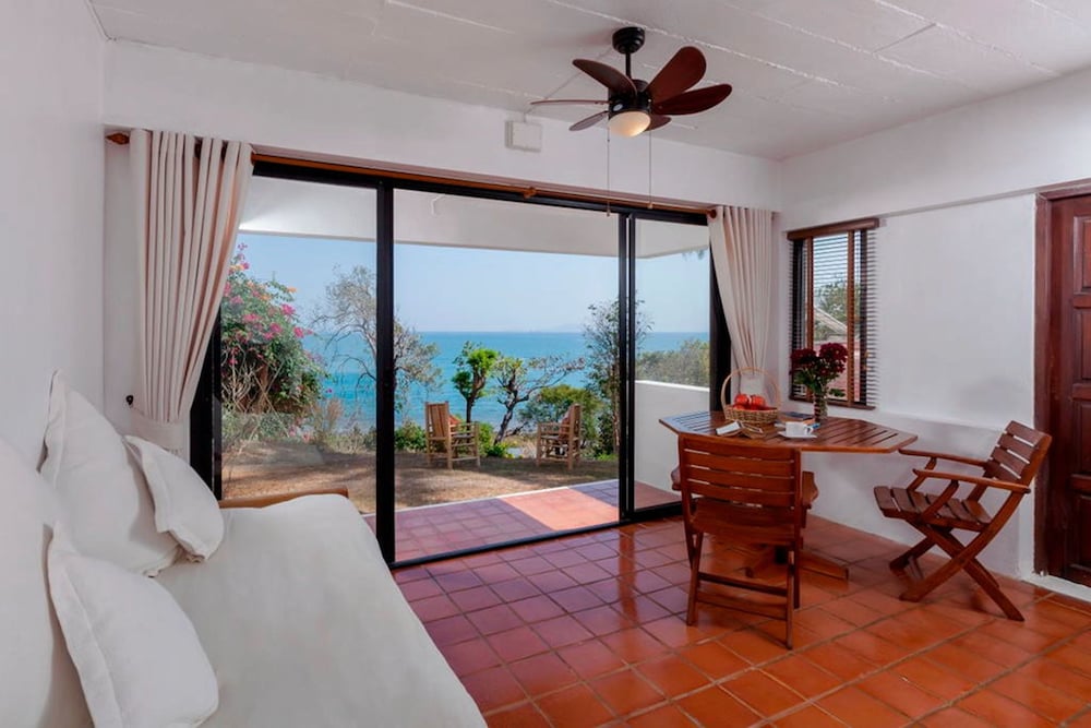 Baan Khunying – Secluded Phuket Beachfront Villa