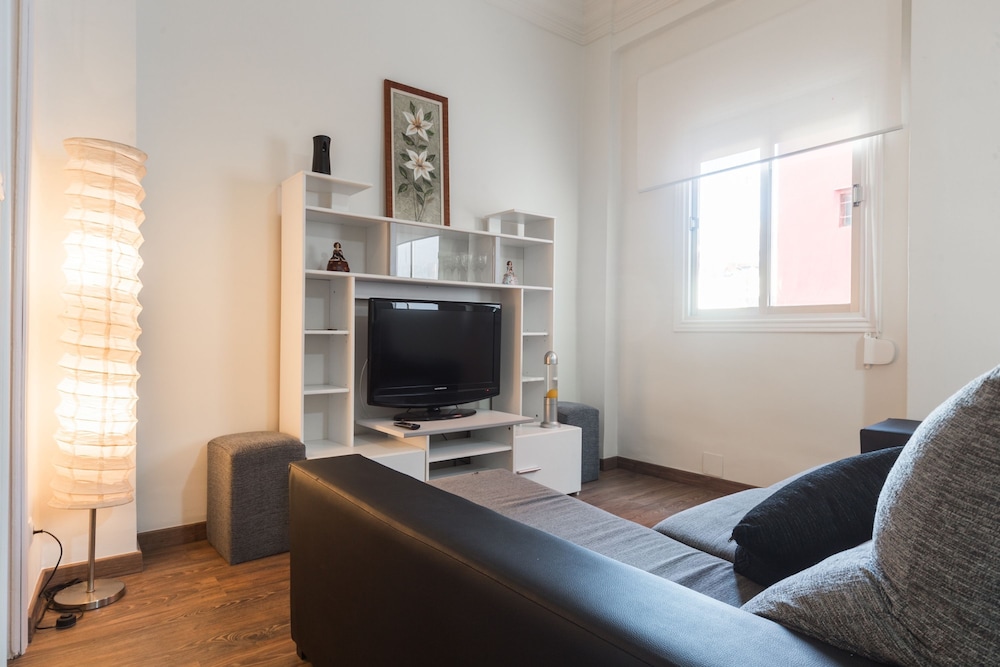 Luminous Flat in Great Location