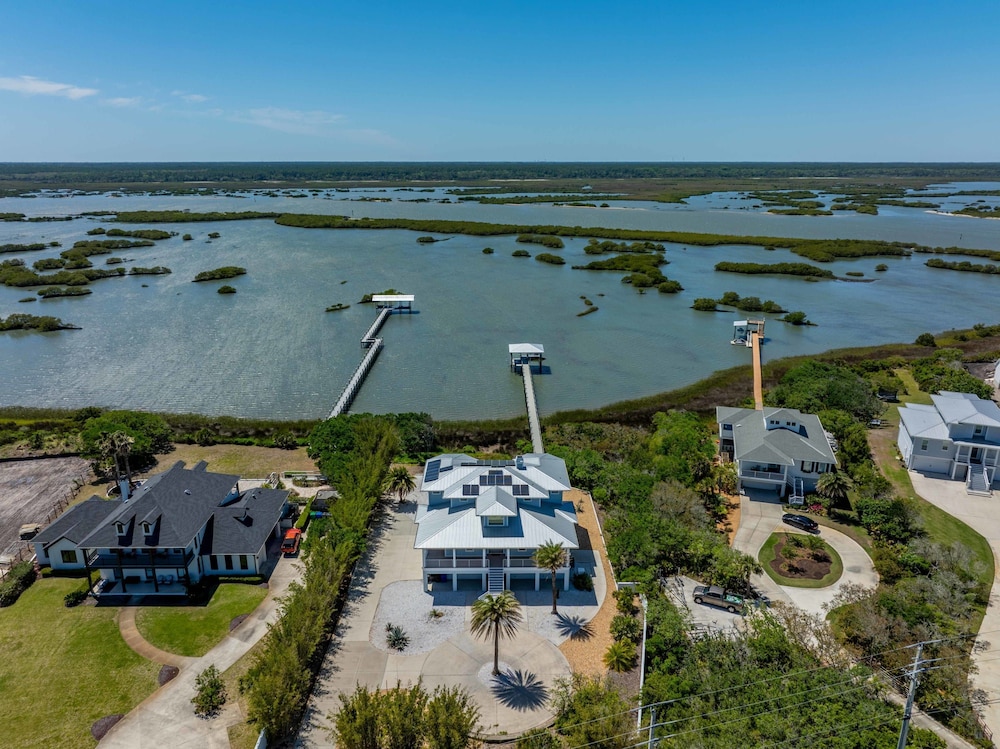 400 Steps to Sand Waterfront Luxury w Dock Pool