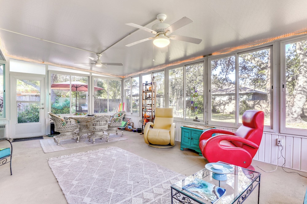 Englewood Bungalow 1 Mi to Beach: Pets Welcome!