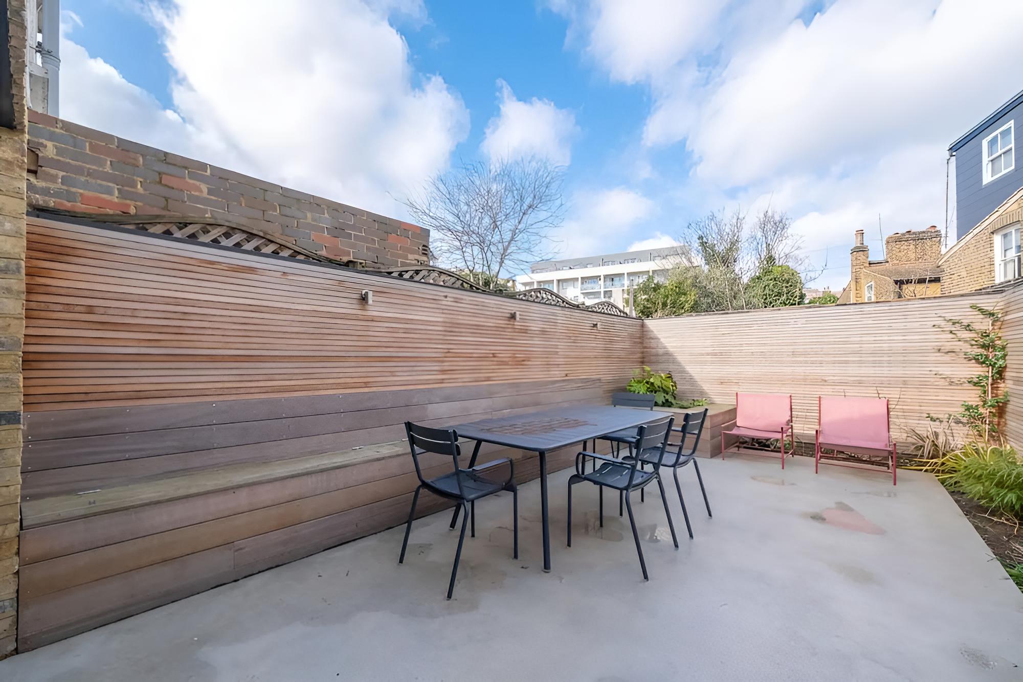 Beautiful Minimalistic 2BD House - Victoria Park