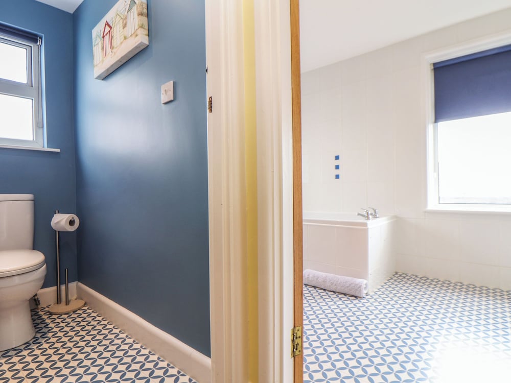 Flat 2 Niles Place