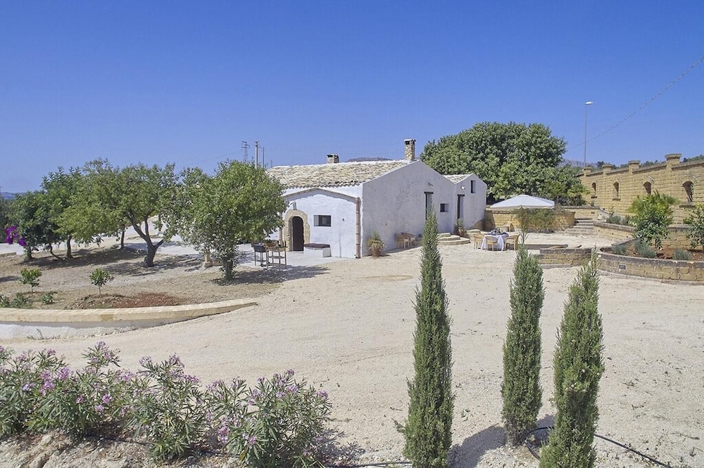 Casale Monte Kronio by Wonderful Italy