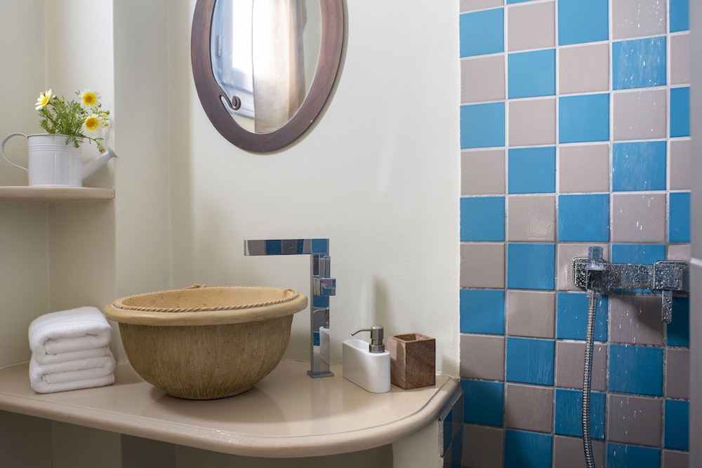 Earino Suites & Villas