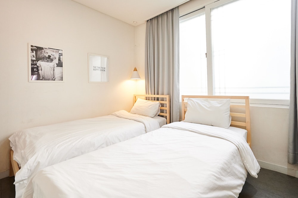 Queen House Hongdae view 5