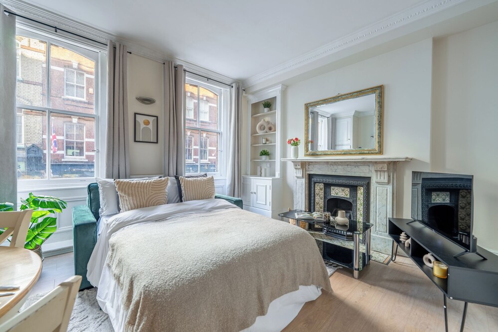Charming 1BR Near Soho & Theatres