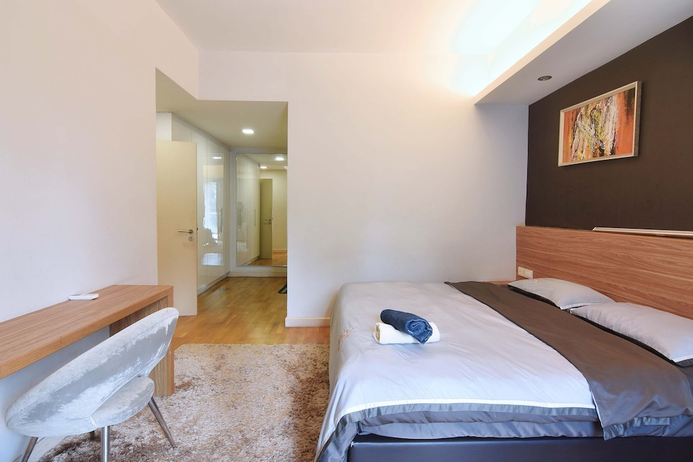 Pet Friendly, 3BR Apt KL, Bathtub & Parking