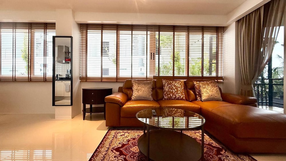 B11 Sunset Plaza Partial Seaview 1 Bedroom 1 Bathroom With Large Jaguzzi