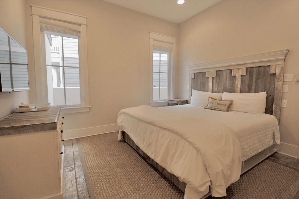 Totally Beachin by Avantstay Sleeps 18 Seacrest Beach