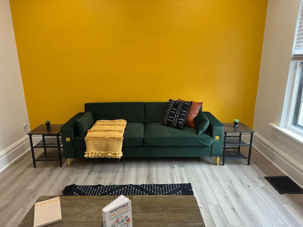 Short North Convention King Bed Parking Free