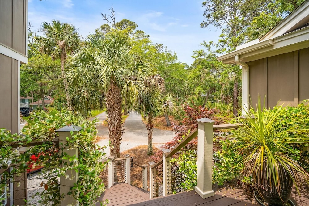 Elegant, Marsh-front 5-bed, 4-bath Home, Sleeps 12