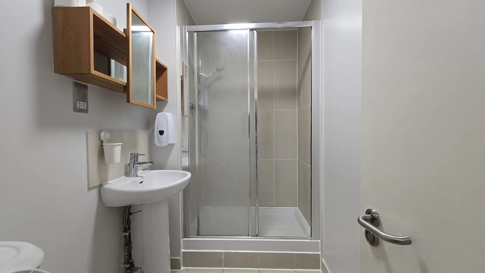 Westciti Chatsworth Road Apartments
