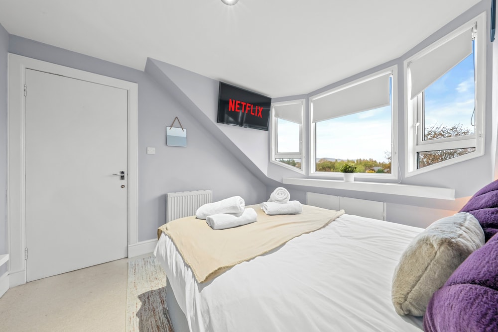 Charming Village Escape near Loch Lomond