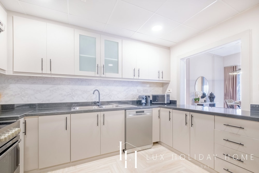 LUX The Luxurious Central JBR Suite 2
