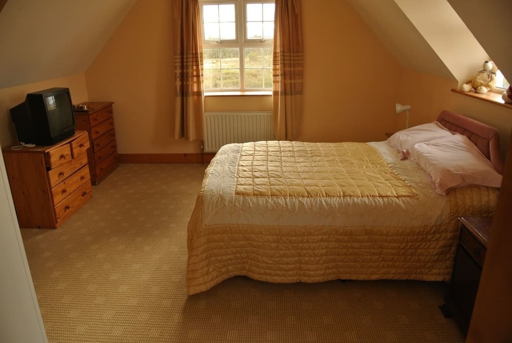Immaculate 5-bed House in Glin, Limerick view 3